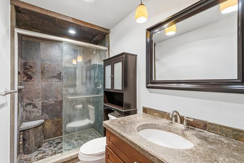 Tiny photo for 2864 Hawaiian Avenue, Medford, OR 97504 (MLS # 220217830)