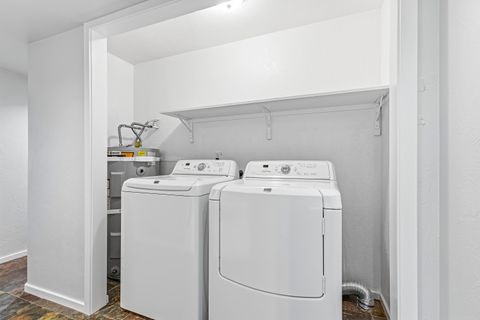 Tiny photo for 2864 Hawaiian Avenue, Medford, OR 97504 (MLS # 220217830)