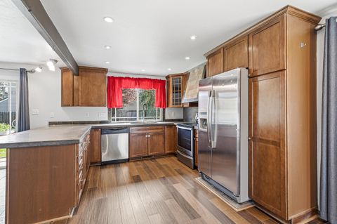 Tiny photo for 2864 Hawaiian Avenue, Medford, OR 97504 (MLS # 220217830)