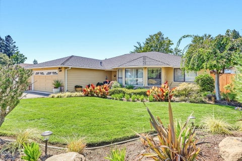 Photo of 2315 Asher Drive, Medford, OR 97504 (MLS # 220227378)
