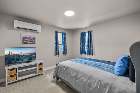 Tiny photo for 1733 NW Hemlock Avenue, Redmond, OR 97756 (MLS # 220219517)