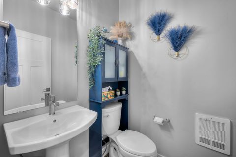 Tiny photo for 1733 NW Hemlock Avenue, Redmond, OR 97756 (MLS # 220219517)