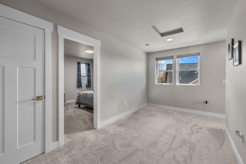 Tiny photo for 1733 NW Hemlock Avenue, Redmond, OR 97756 (MLS # 220219517)