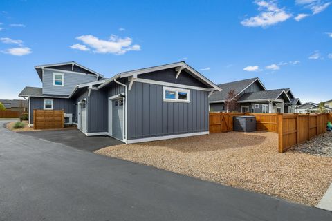 Tiny photo for 1733 NW Hemlock Avenue, Redmond, OR 97756 (MLS # 220219517)