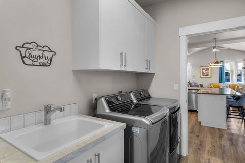 Tiny photo for 1733 NW Hemlock Avenue, Redmond, OR 97756 (MLS # 220219517)