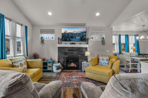 Tiny photo for 1733 NW Hemlock Avenue, Redmond, OR 97756 (MLS # 220219517)