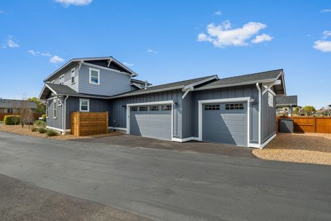 Tiny photo for 1733 NW Hemlock Avenue, Redmond, OR 97756 (MLS # 220219517)