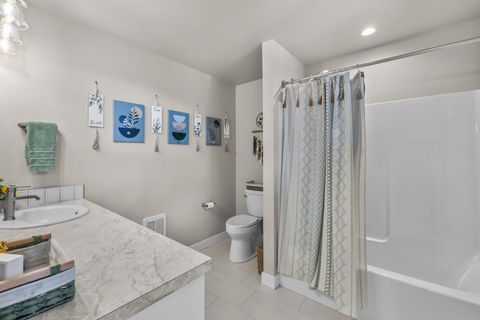 Tiny photo for 1733 NW Hemlock Avenue, Redmond, OR 97756 (MLS # 220219517)