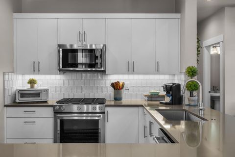 Tiny photo for 1733 NW Hemlock Avenue, Redmond, OR 97756 (MLS # 220219517)