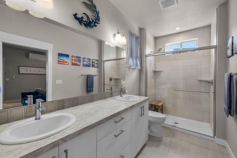 Tiny photo for 1733 NW Hemlock Avenue, Redmond, OR 97756 (MLS # 220219517)