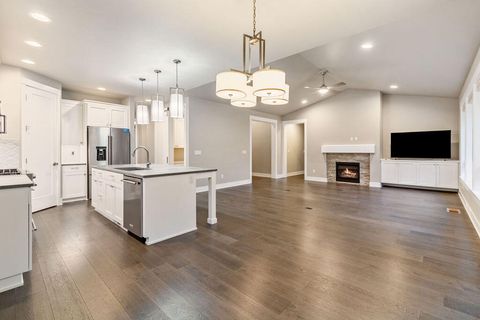 Tiny photo for 3127 NW Hidden Ridge Drive, Bend, OR 97703 (MLS # 220212287)