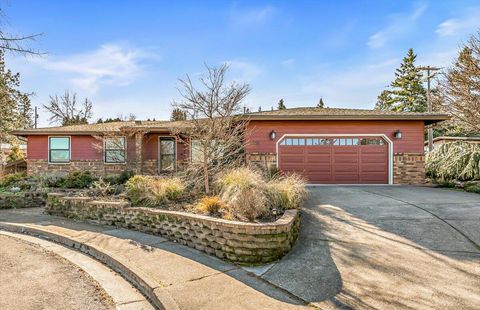 Photo of 780 Oakway Circle, Ashland, OR 97520 (MLS # 220213353)