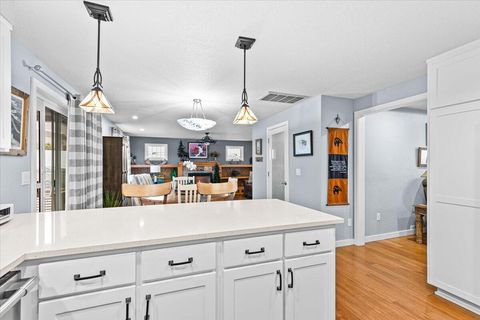 Tiny photo for 780 Oakway Circle, Ashland, OR 97520 (MLS # 220213353)