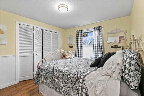 Tiny photo for 780 Oakway Circle, Ashland, OR 97520 (MLS # 220213353)