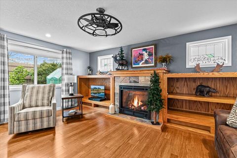 Tiny photo for 780 Oakway Circle, Ashland, OR 97520 (MLS # 220213353)