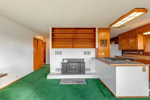 Tiny photo for 402 Claremont Drive, Madras, OR 97741 (MLS # 220213002)