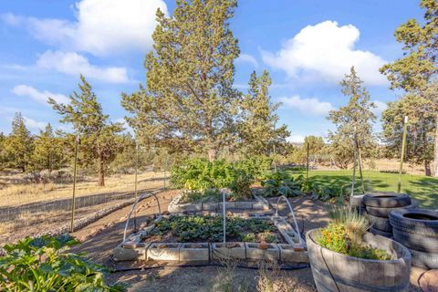 Tiny photo for 402 Claremont Drive, Madras, OR 97741 (MLS # 220213002)