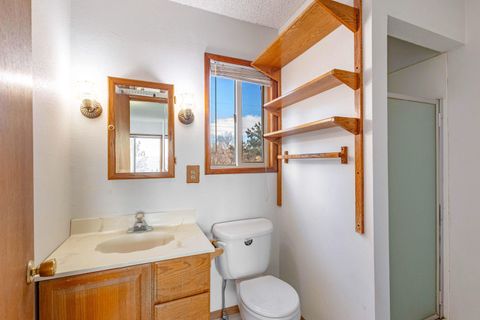 Tiny photo for 402 Claremont Drive, Madras, OR 97741 (MLS # 220213002)