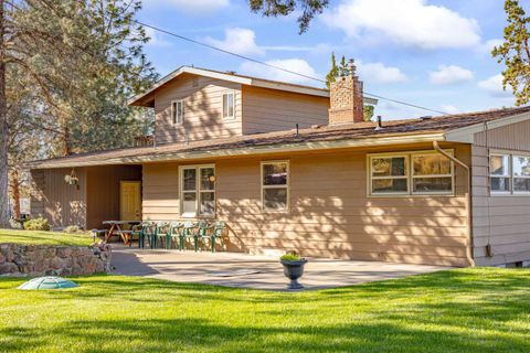 Photo of 402 Claremont Drive, Madras, OR 97741 (MLS # 220213002)