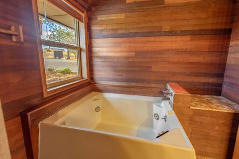 Tiny photo for 402 Claremont Drive, Madras, OR 97741 (MLS # 220213002)