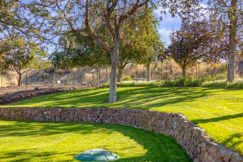 Tiny photo for 402 Claremont Drive, Madras, OR 97741 (MLS # 220213002)