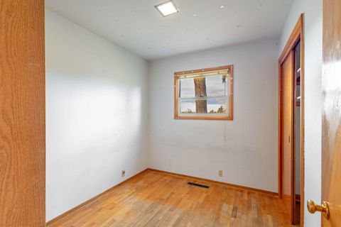 Tiny photo for 402 Claremont Drive, Madras, OR 97741 (MLS # 220213002)