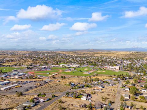 Tiny photo for 402 Claremont Drive, Madras, OR 97741 (MLS # 220213002)