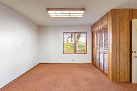 Tiny photo for 402 Claremont Drive, Madras, OR 97741 (MLS # 220213002)