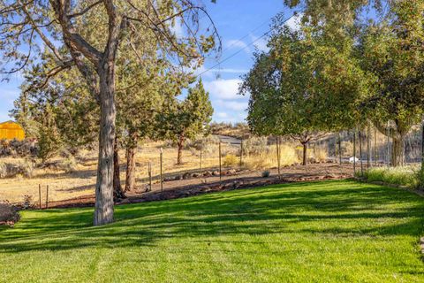 Tiny photo for 402 Claremont Drive, Madras, OR 97741 (MLS # 220213002)