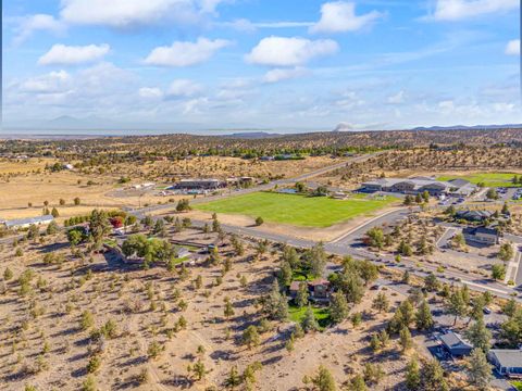 Tiny photo for 402 Claremont Drive, Madras, OR 97741 (MLS # 220213002)