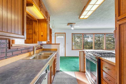 Tiny photo for 402 Claremont Drive, Madras, OR 97741 (MLS # 220213002)