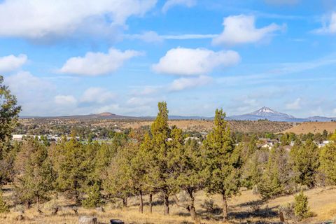 Tiny photo for 402 Claremont Drive, Madras, OR 97741 (MLS # 220213002)