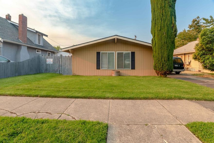 Fantastic Investment Opportunity Here * Live in One Side, Rent the Other OR, Great Investment Property With 2 Excellent Rental Units * One side is Vacant and ready to Show, One side has a current tenant who would love to stay! Sellers installed a brand new roof just 2 years ago. Both sides have 3 bedrooms, 1 bath, inside laundry and private parking area. Each unit has its' own back yard; Plus each unit has its' own parking area. The vacant side was recently remodeled and shows very nice. Located in a quiet yet convenient area, close to downtown, schools and shopping.