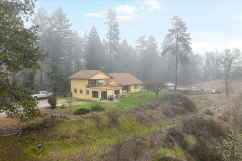 Tiny photo for 2587 Woodland Park Road, Grants Pass, OR 97527 (MLS # 220214321)