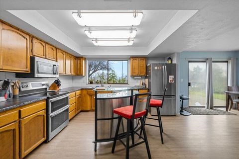 Tiny photo for 2587 Woodland Park Road, Grants Pass, OR 97527 (MLS # 220214321)