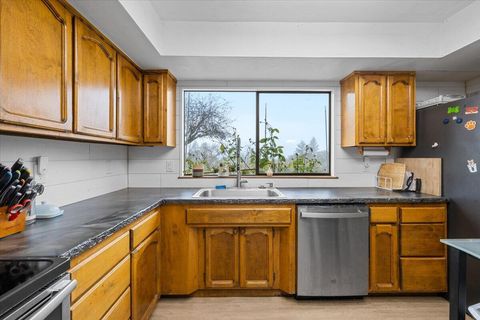 Tiny photo for 2587 Woodland Park Road, Grants Pass, OR 97527 (MLS # 220214321)