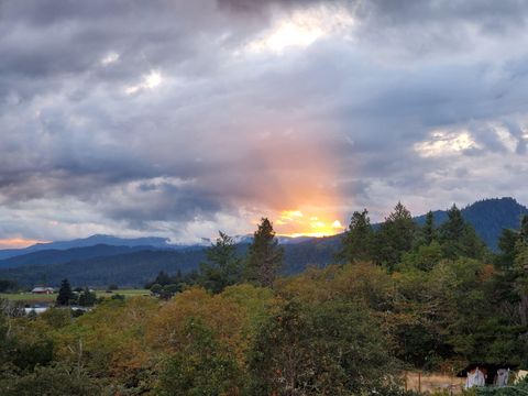 Tiny photo for 2587 Woodland Park Road, Grants Pass, OR 97527 (MLS # 220214321)