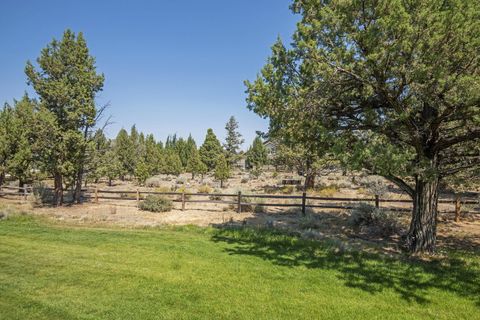 Tiny photo for 250 Split Rail Lane, Redmond, OR 97756 (MLS # 220212008)