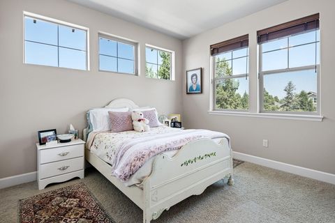 Tiny photo for 250 Split Rail Lane, Redmond, OR 97756 (MLS # 220212008)