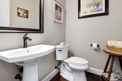 Tiny photo for 250 Split Rail Lane, Redmond, OR 97756 (MLS # 220212008)