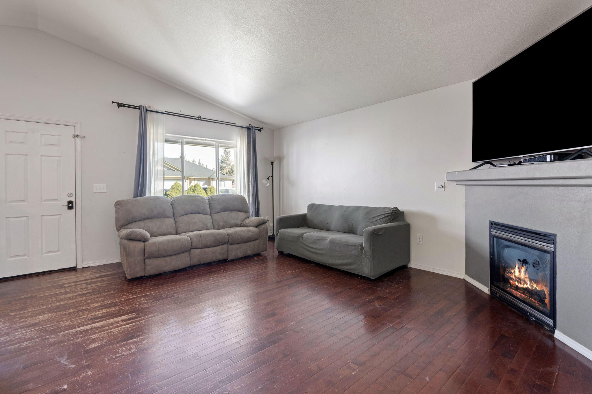 840 NE Quince Avenue