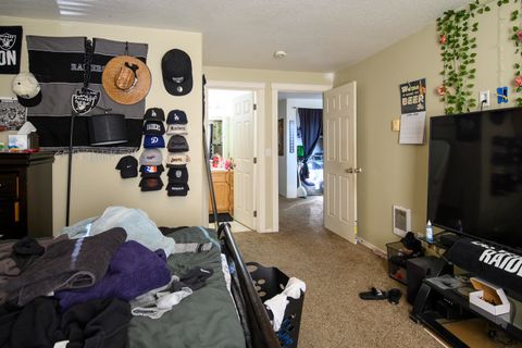 Tiny photo for 813 SE Kierra Place, Madras, OR 97741 (MLS # 220220110)