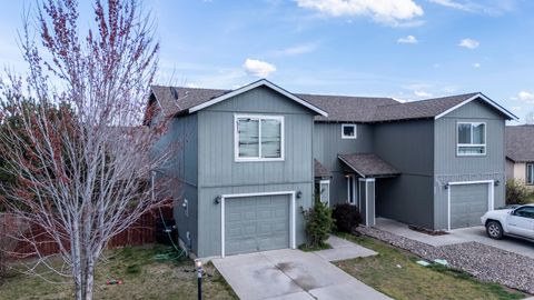 Tiny photo for 813 SE Kierra Place, Madras, OR 97741 (MLS # 220220110)
