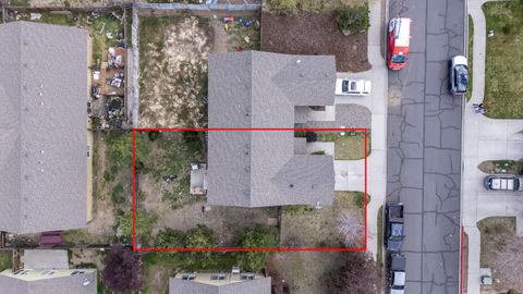 Tiny photo for 813 SE Kierra Place, Madras, OR 97741 (MLS # 220220110)