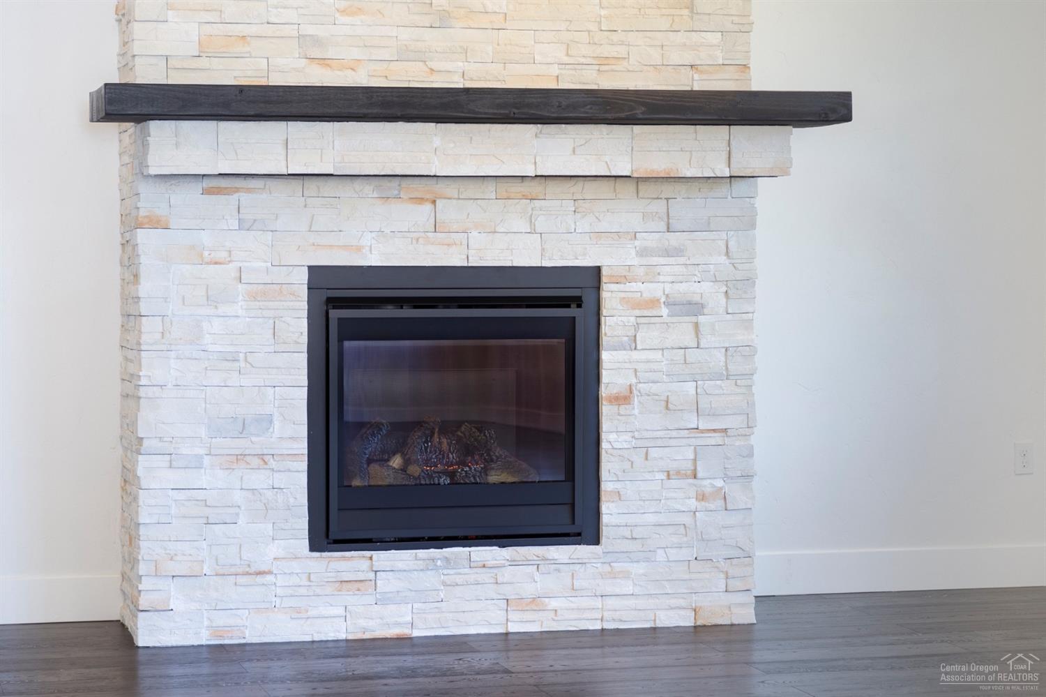 Ni Lah Sha Village - Residential