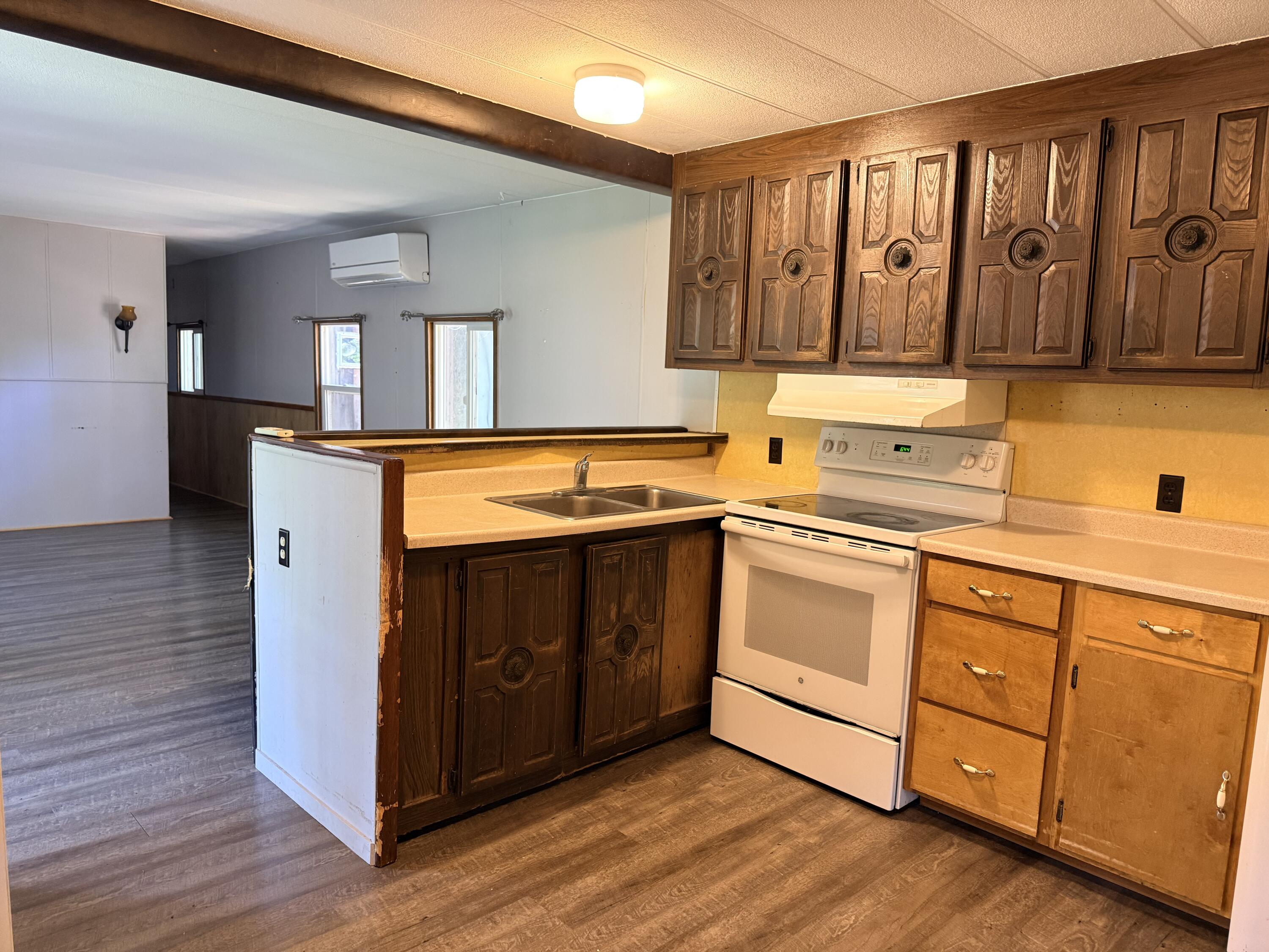 912 N Old Stage Road