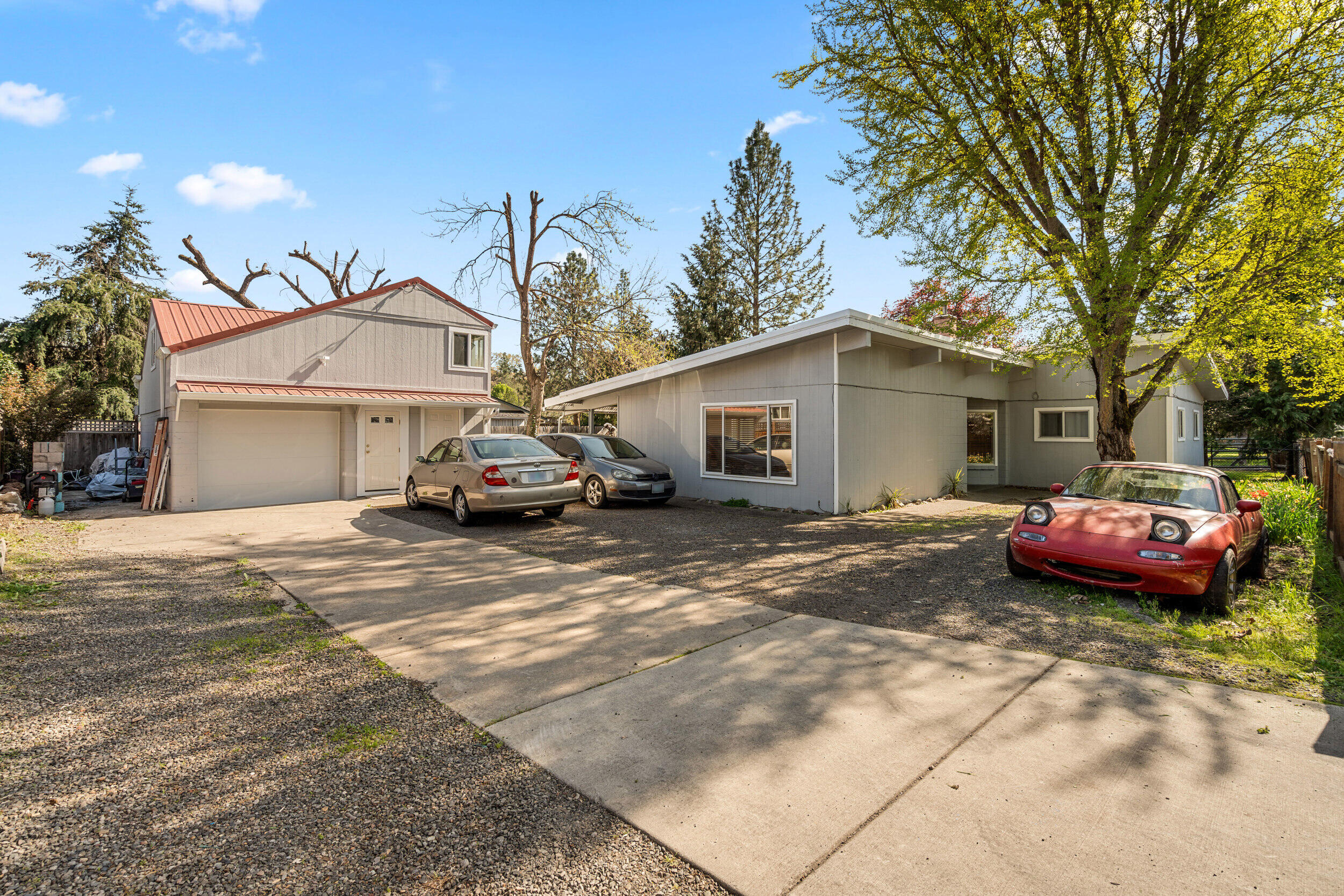 787 S Shasta Avenue
