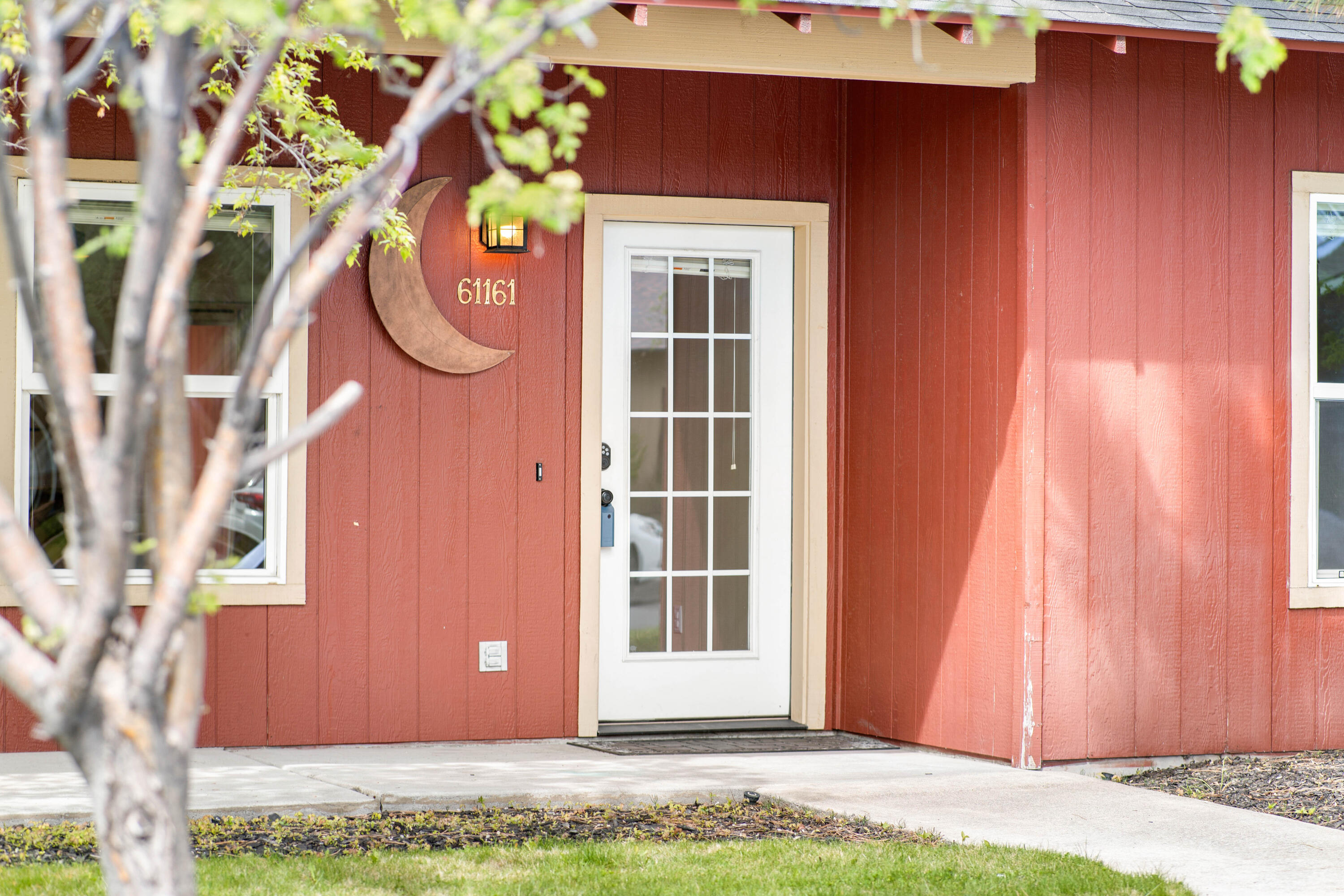 61161 Larkspur Loop