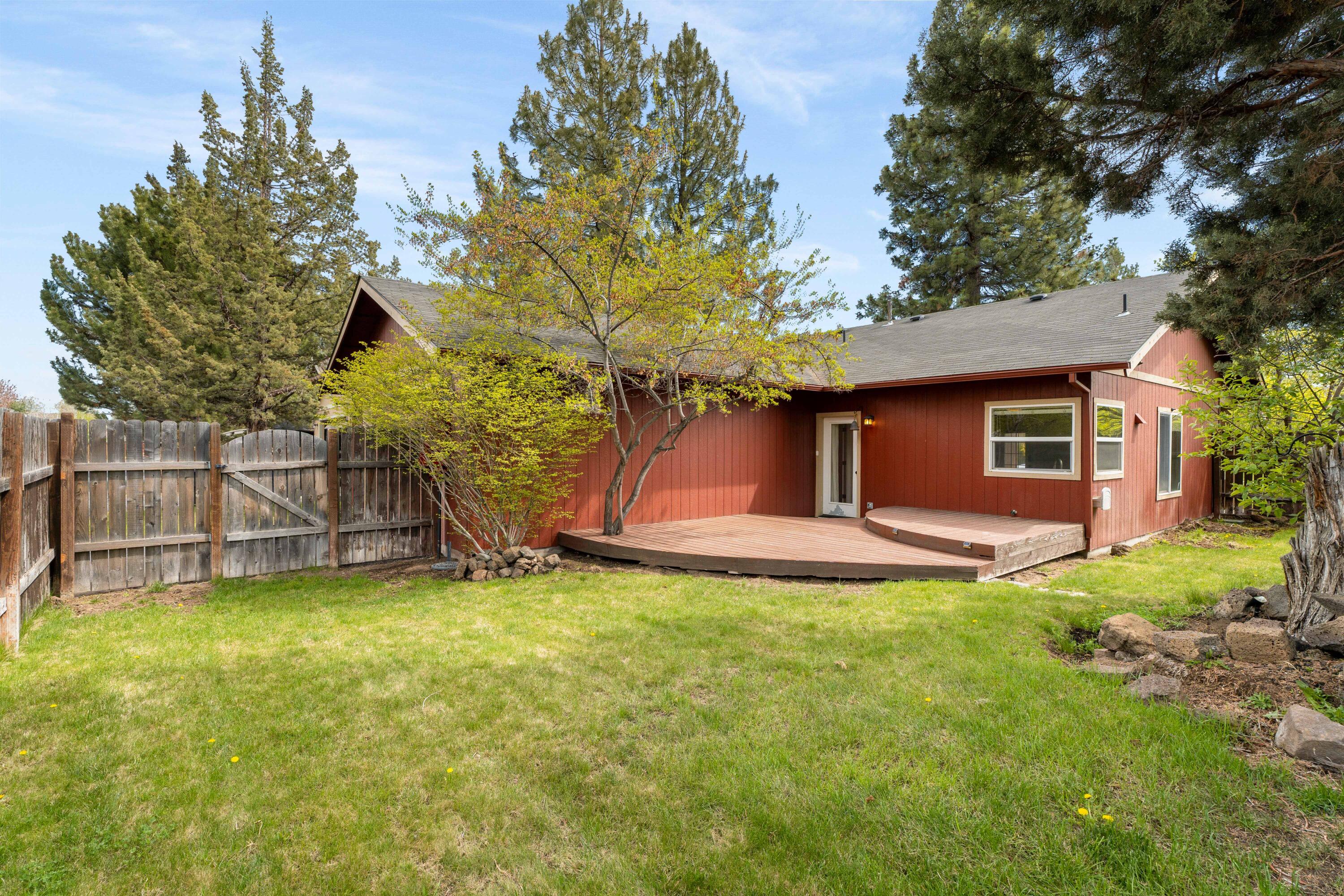 61161 Larkspur Loop