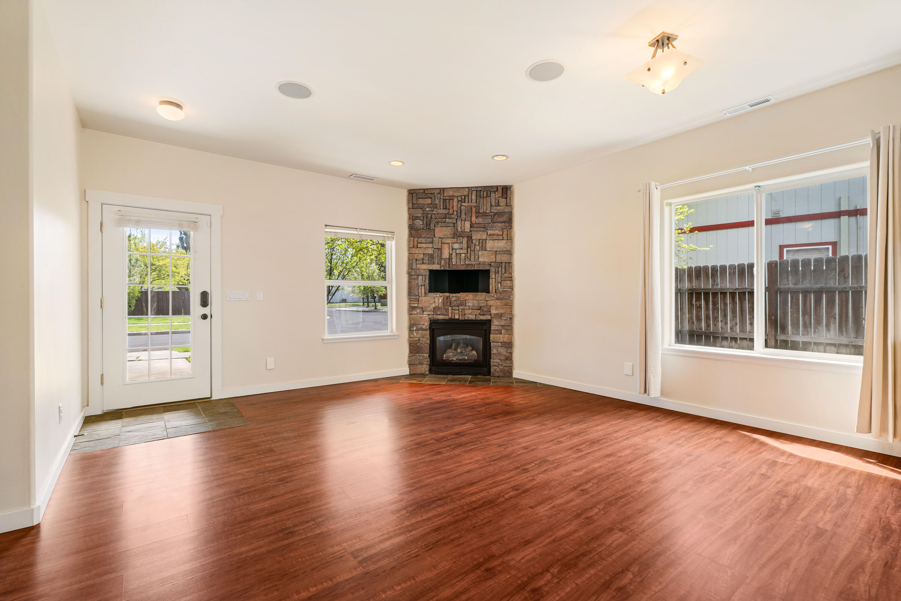 61161 Larkspur Loop